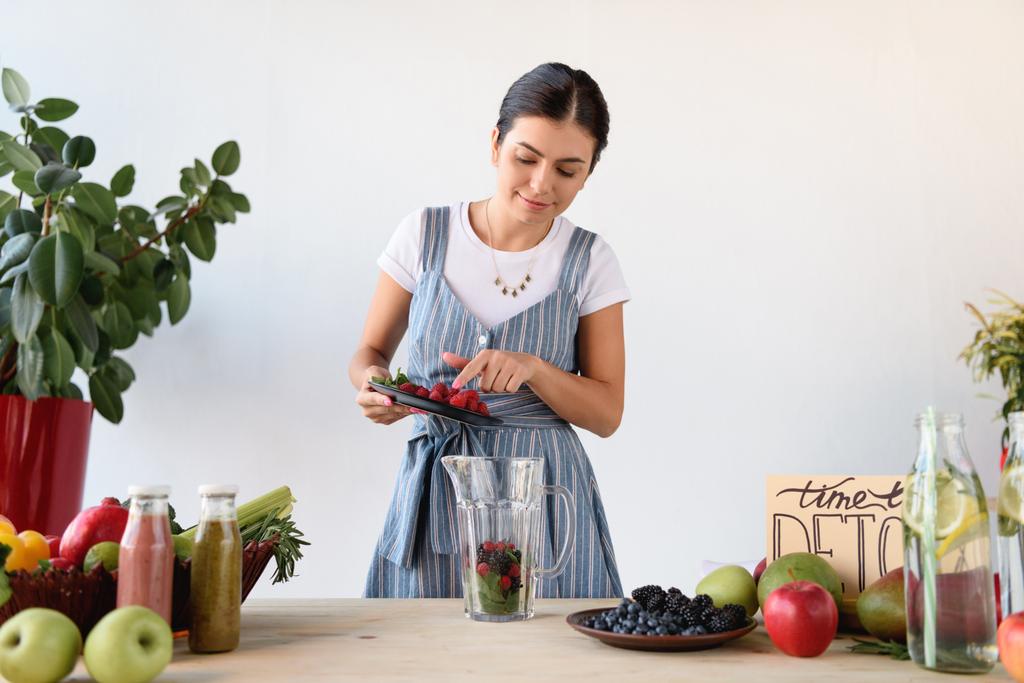 young woman making detox drink - Photo, Image