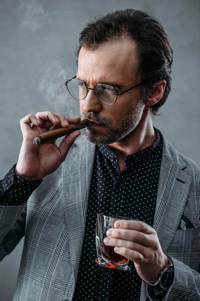 businessman smoking cigar - Photo, Image