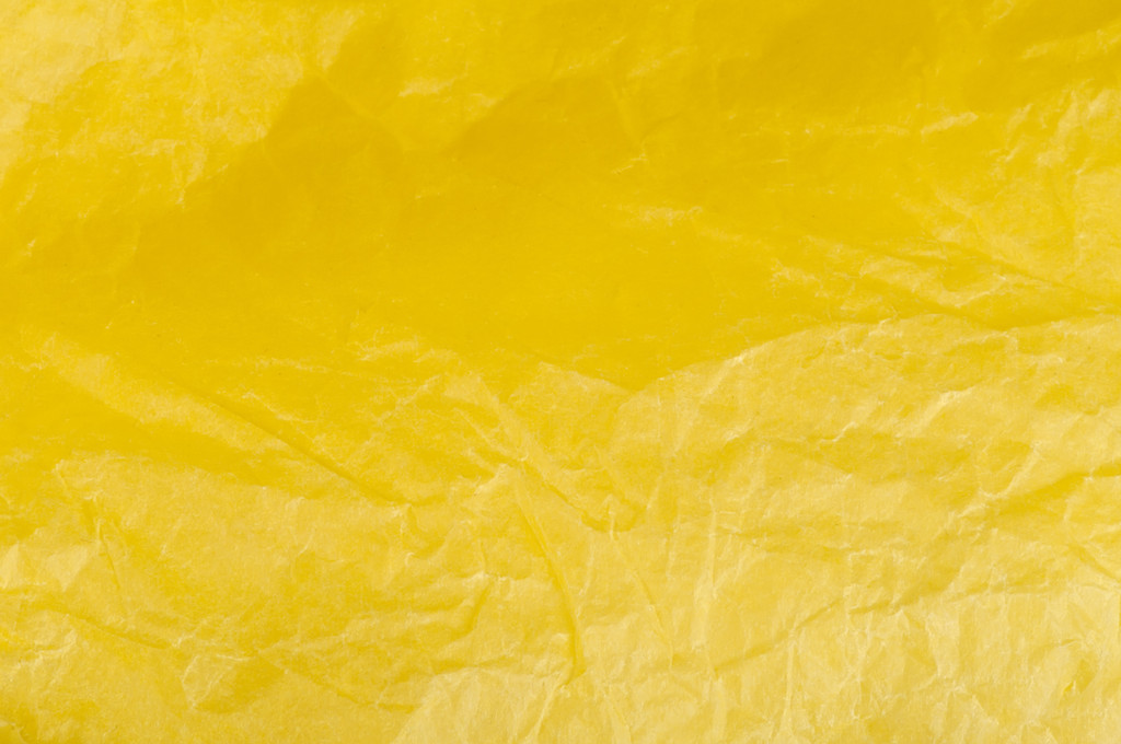 zerknülltes gelbes Papier - Foto, Bild
