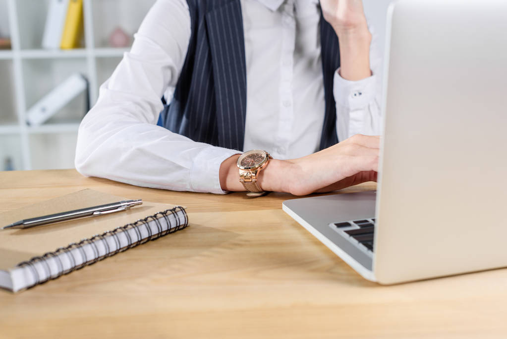 businesswoman typing on laptop - Photo, Image
