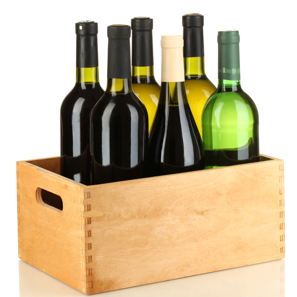 ワインのボトル白で隔離される木製の箱 - 写真・画像