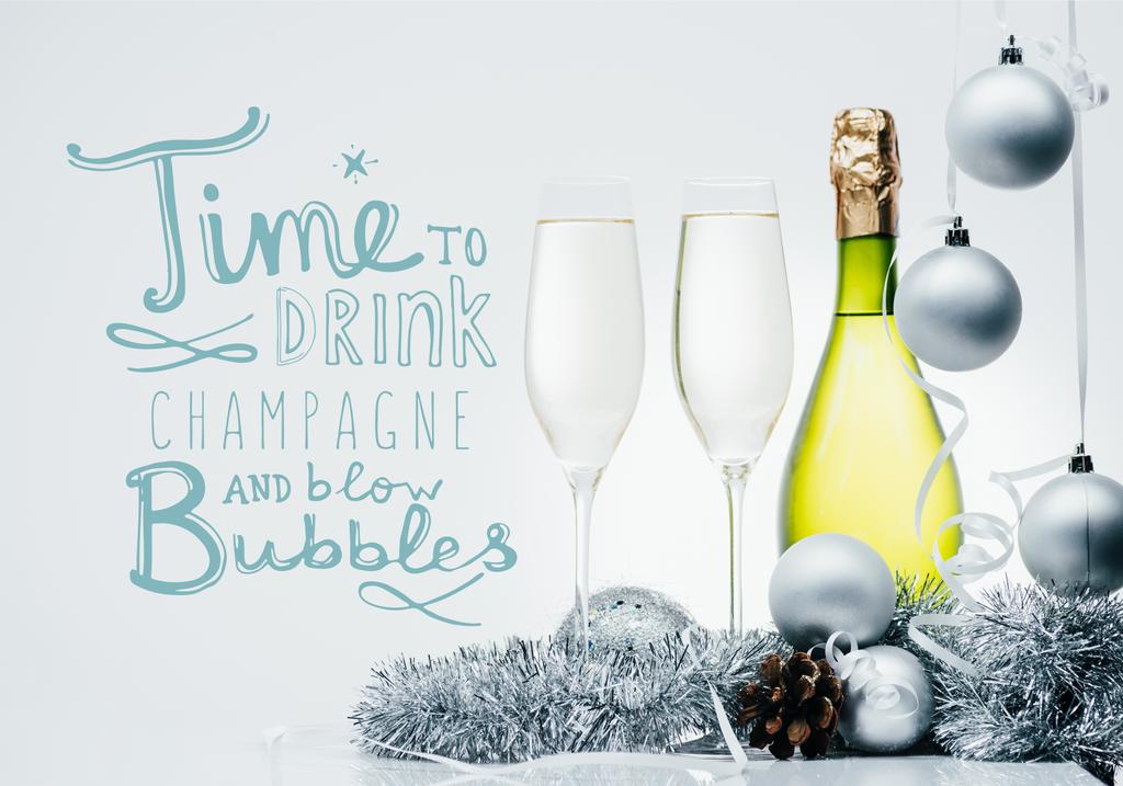 bottiglia di champagne e bicchieri da vino
 - Foto, immagini