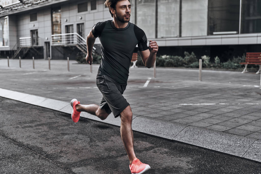 Hombre deportivo corriendo
  - Foto, Imagen