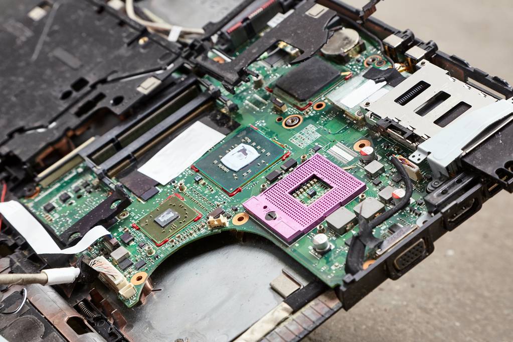 Hardware per laptop fracassato
 - Foto, immagini