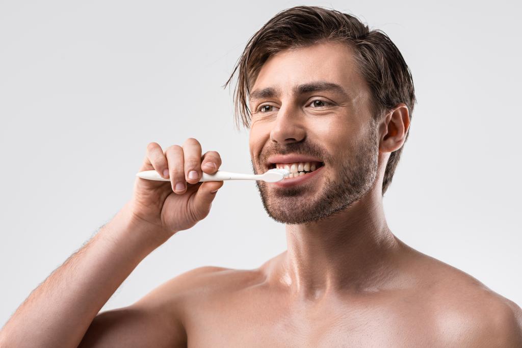 hombre cepillarse los dientes  - Foto, Imagen