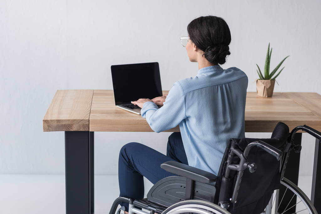 disabled african american businesswoman at workplace - Photo, Image