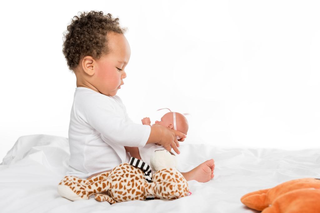 bambin afro-américain avec jouets
 - Photo, image