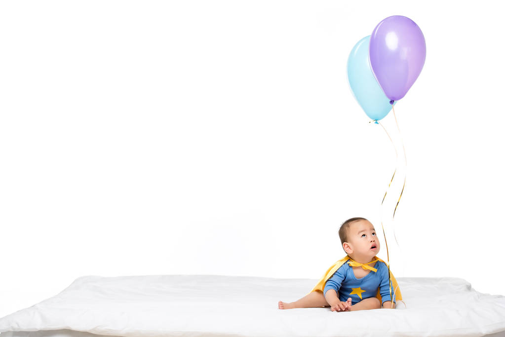 азіатський малюк з повітряними кулями
 - Фото, зображення