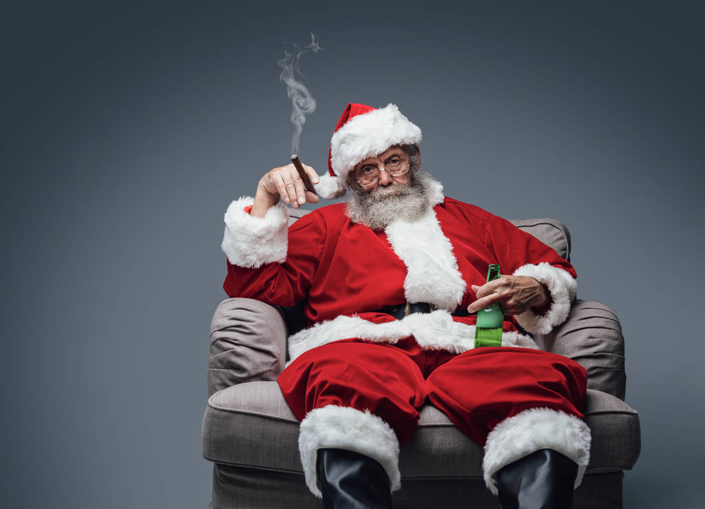 Santa cigare fumeur et boire de la bière
 - Photo, image