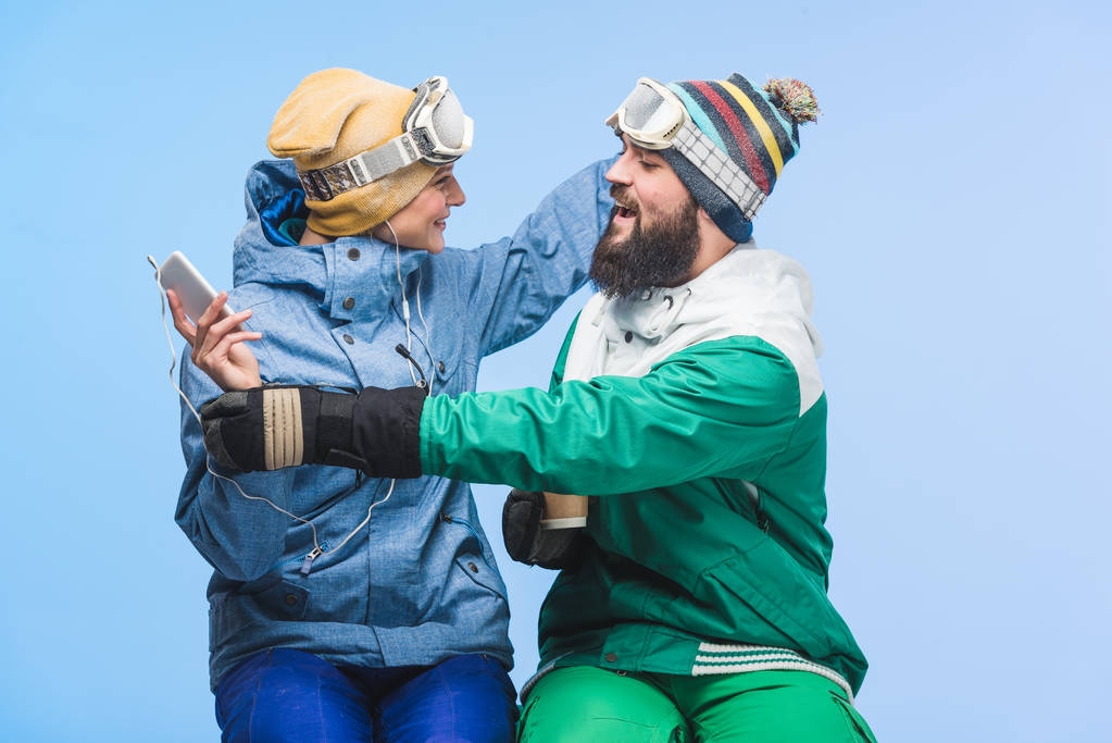 pareja joven en ropa de snowboard
 - Foto, Imagen