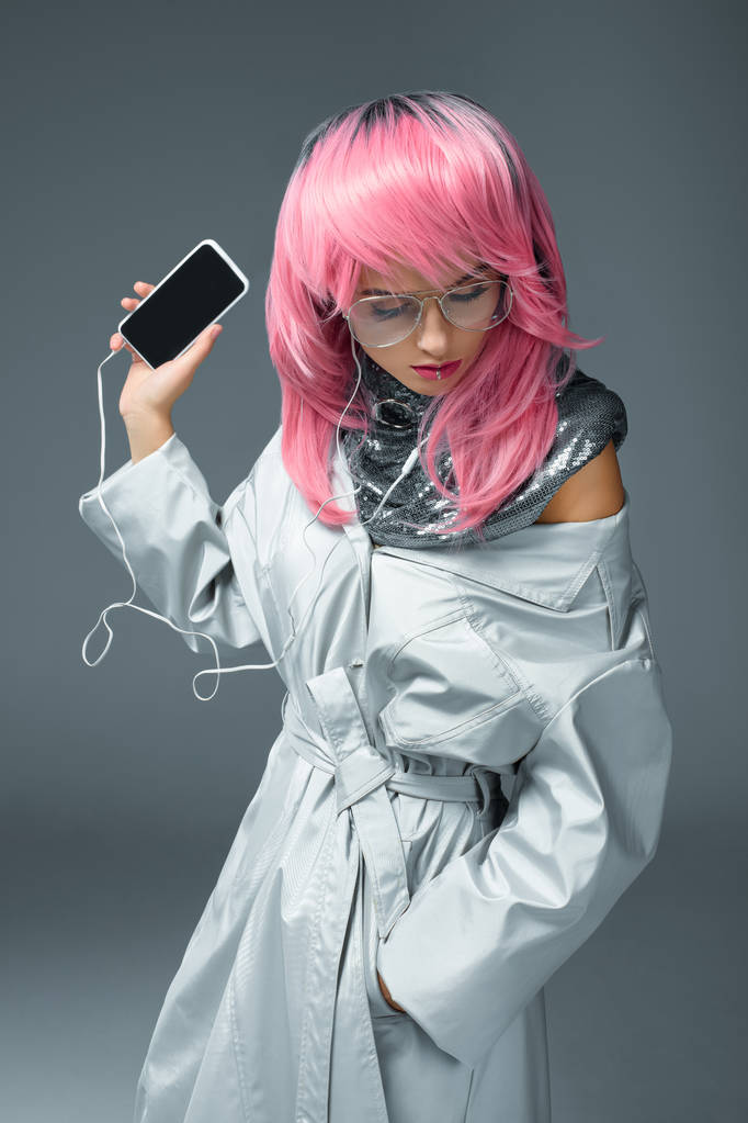 stylová holka s sluchátka a smartphone - Fotografie, Obrázek