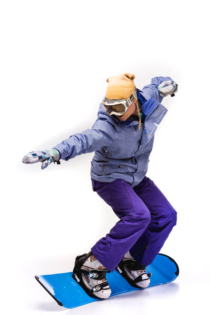 vrouw glijden op snowboard - Foto, afbeelding