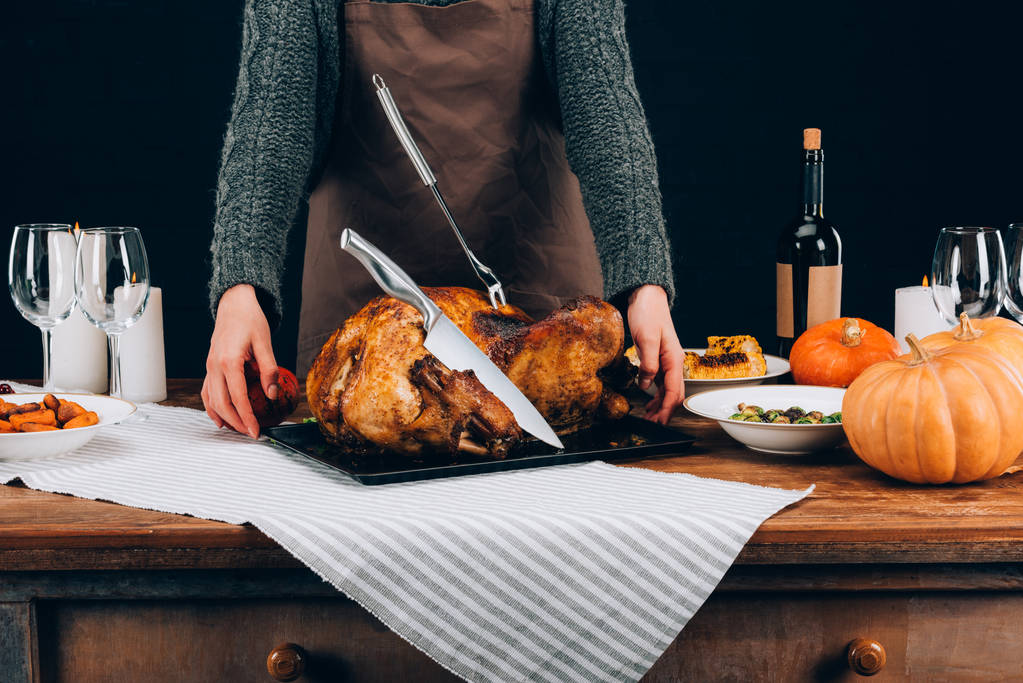 Gotować, stojąc z Turcją na Święto Dziękczynienia - Zdjęcie, obraz