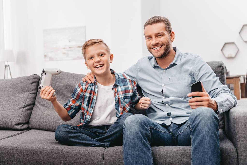 Father and son playing videogames - Photo, Image