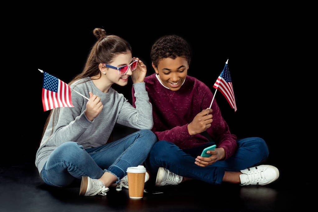 casal adolescente com bandeiras dos EUA
  - Foto, Imagem