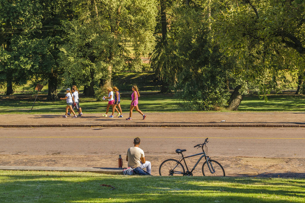Gente en Park, Montevideo, Uruguay
 - Foto, imagen