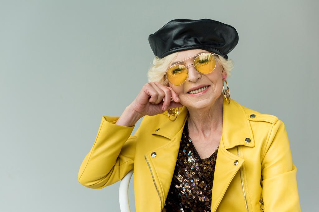 La mujer mayor a la moda
   - Foto, Imagen