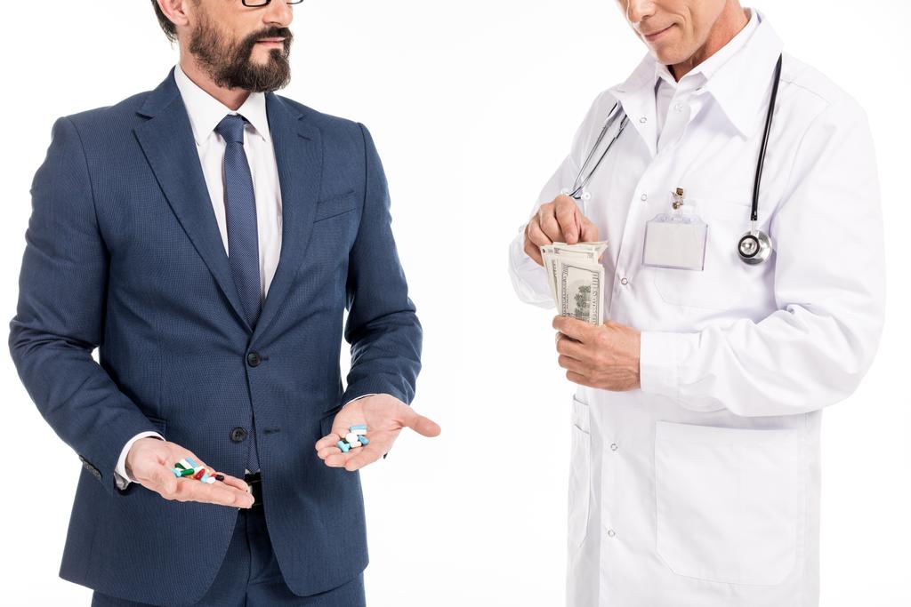 Geschäftsmann kauft Pillen beim Arzt - Foto, Bild