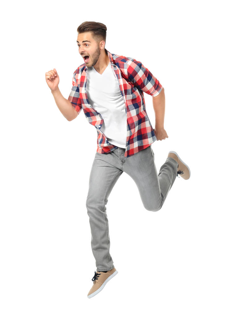 Молодой человек в повседневной одежде бегает
   - Фото, изображение