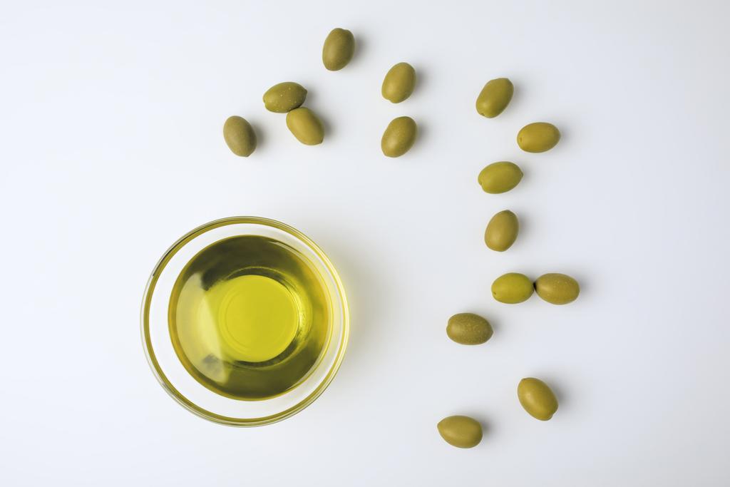 skleněná miska s olivovým olejem   - Fotografie, Obrázek