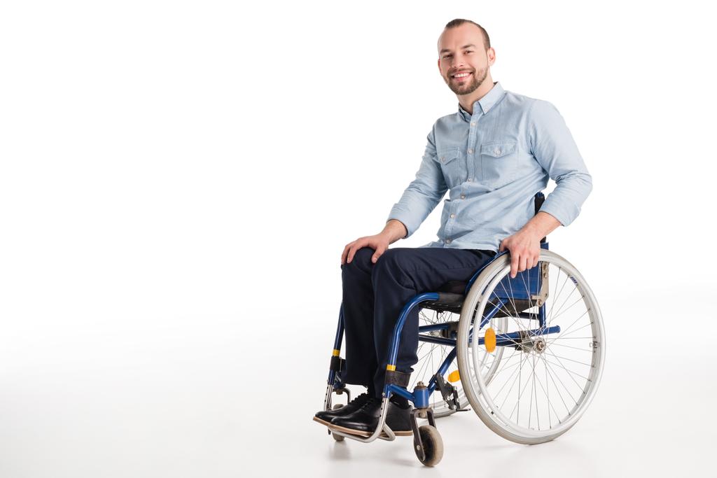 Όμορφος άνδρας σε αναπηρικό καρότσι - Φωτογραφία, εικόνα