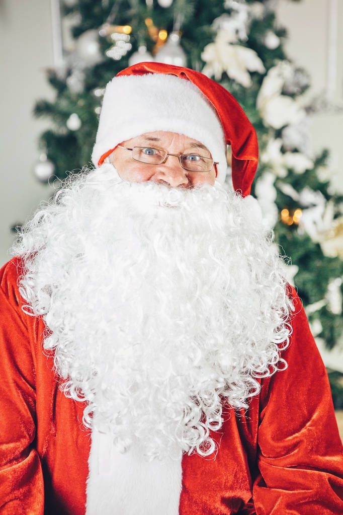 Usmívající se Santa na křeslo  - Fotografie, Obrázek