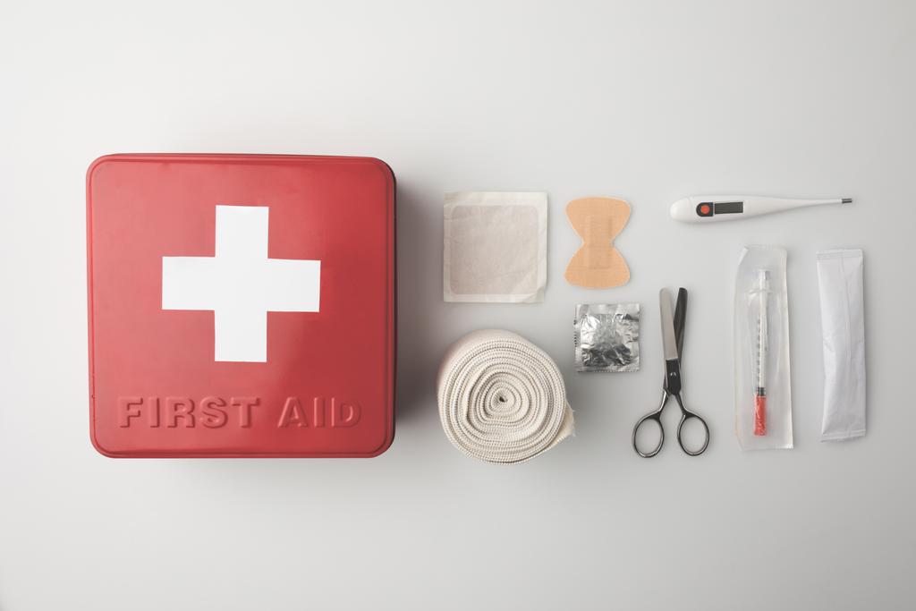 Kit de primeros auxilios
  - Foto, imagen