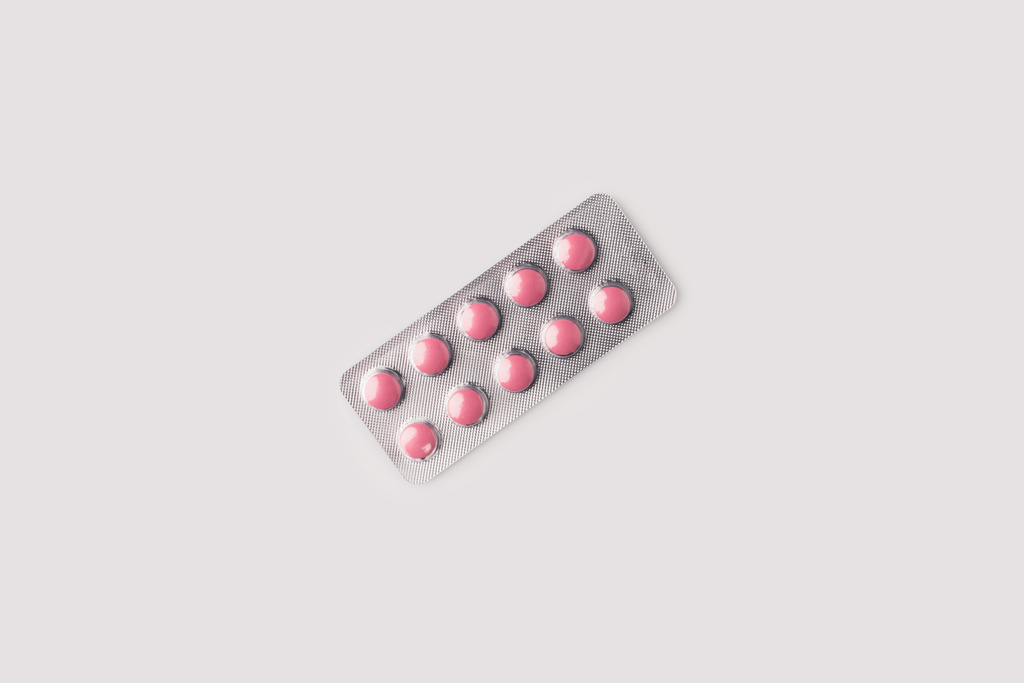 plaquette thermoformée avec des pilules roses
 - Photo, image