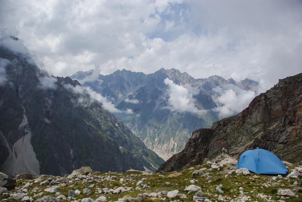 Camping en montañas
 - Foto, imagen