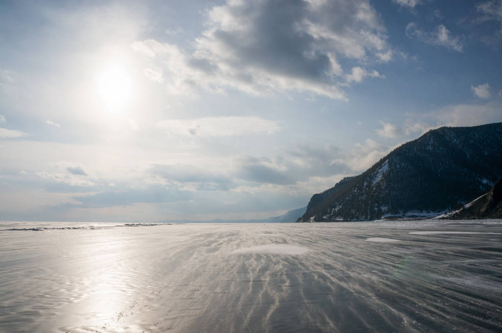バックライトと冷凍海と山 - 写真・画像