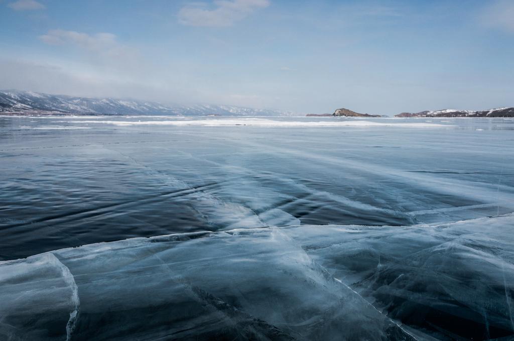 praskliny na zamrzlou řeku - Fotografie, Obrázek