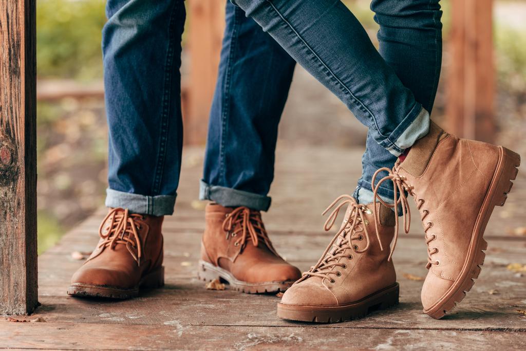 pareja en zapatos de otoño
 - Foto, Imagen