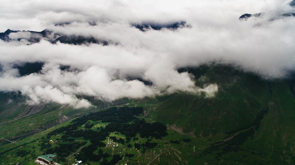 γραφικά βουνά με σύννεφα - Φωτογραφία, εικόνα