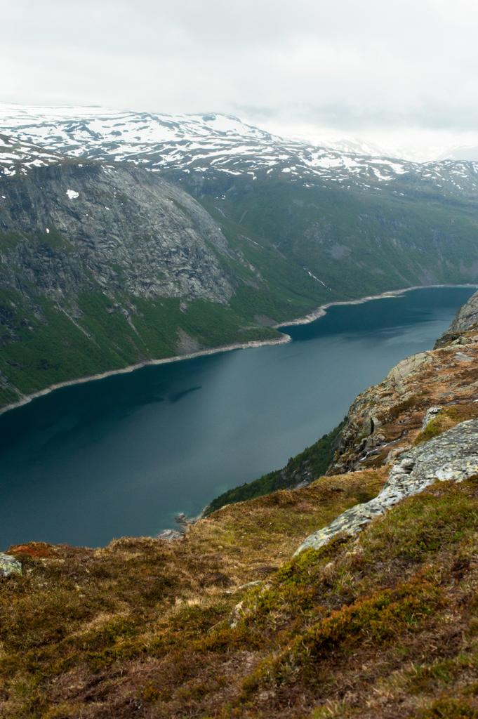 βουνά και τη λίμνη στη Νορβηγία - Φωτογραφία, εικόνα