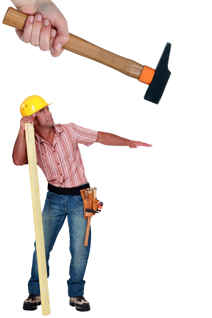εργάτης οικοδομών να χτυπηθεί με ένα σφυρί - Φωτογραφία, εικόνα
