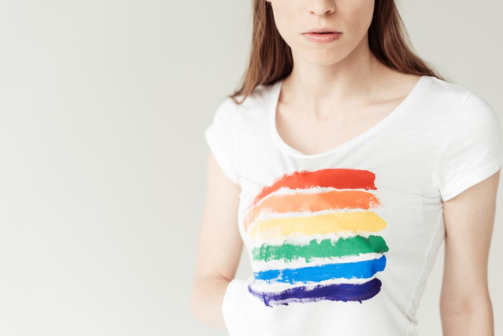 Donna che mostra arcobaleno stampato
 - Foto, immagini