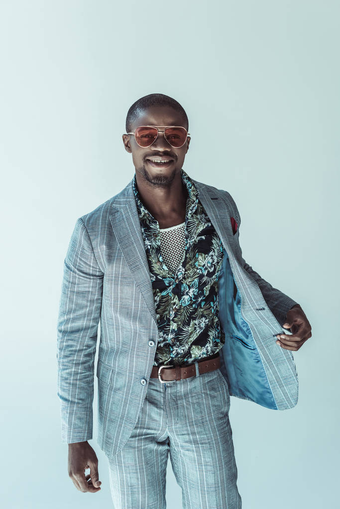 Smiling man posing in stylish suit - Photo, Image