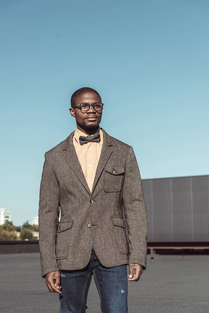 スーツのスタイリッシュなアフリカ系アメリカ人 - 写真・画像