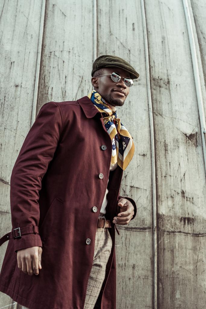 Afrika kökenli Amerikalı adam modern giyimleri - Fotoğraf, Görsel