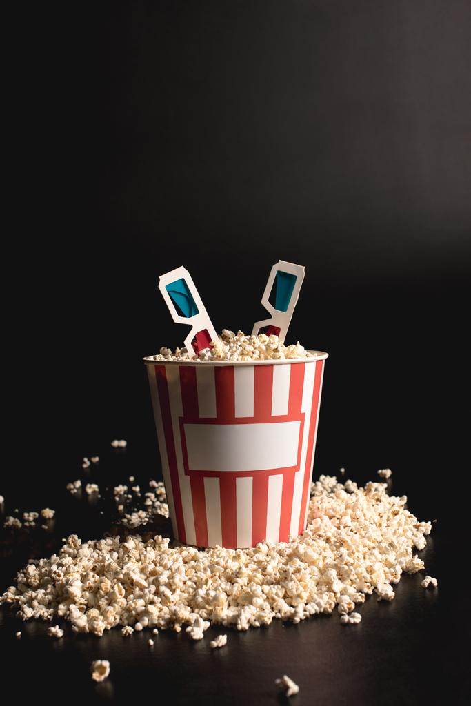 Schachtel Popcorn mit 3D-Gläsern - Foto, Bild