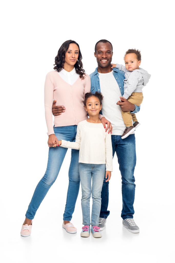 ευτυχισμένη αφρικανική αμερικανική οικογένεια με δύο παιδιά - Φωτογραφία, εικόνα
