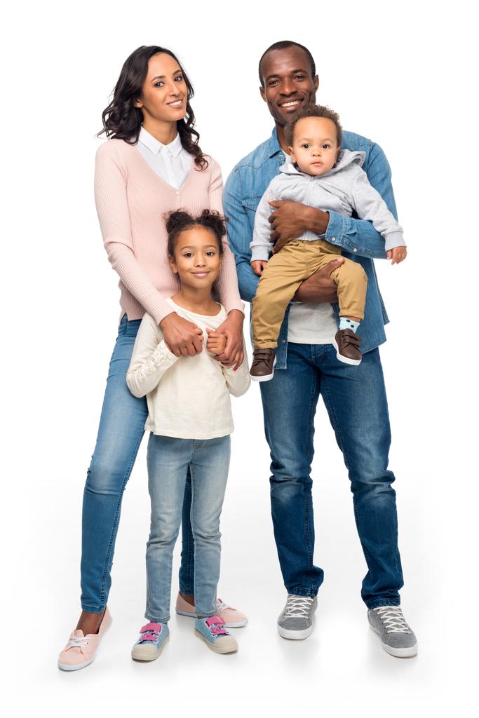 счастливая африканская американская семья с двумя детьми
 - Фото, изображение