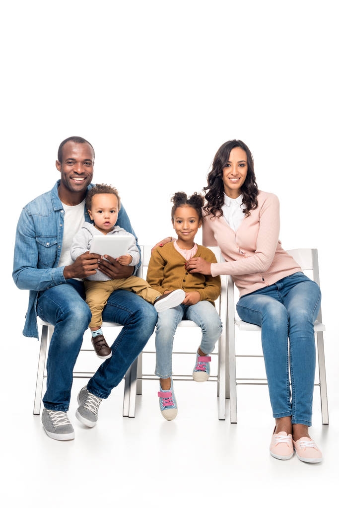 Африканская американская семья с цифровым планшетом
 - Фото, изображение