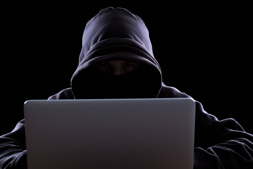 Анонимный хакер в темноте
 - Фото, изображение