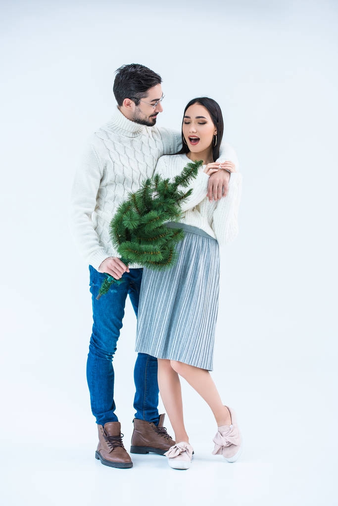 homme petite amie surprenante avec arbre de Noël
 - Photo, image