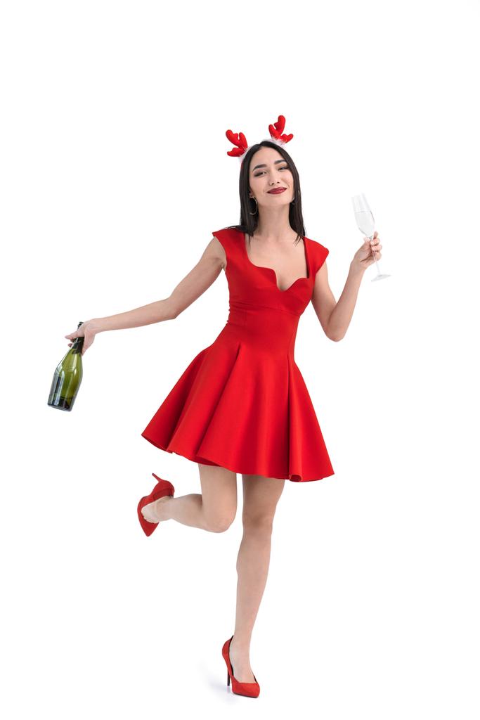 азіатська жінка в костюмі оленя з шампанським
 - Фото, зображення