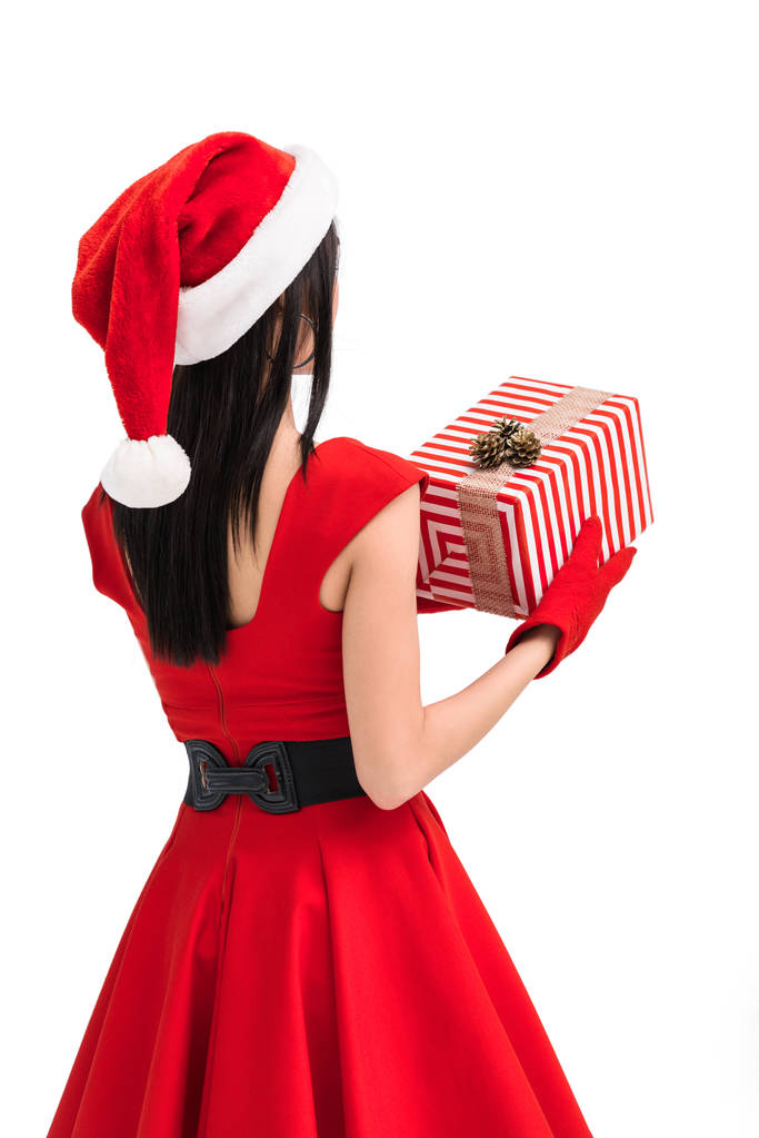 Frau im Weihnachtsmannkostüm mit Geschenk - Foto, Bild