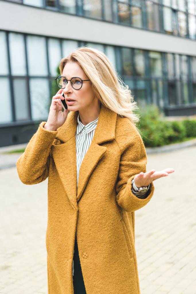 confused woman talking on smartphone - Photo, Image