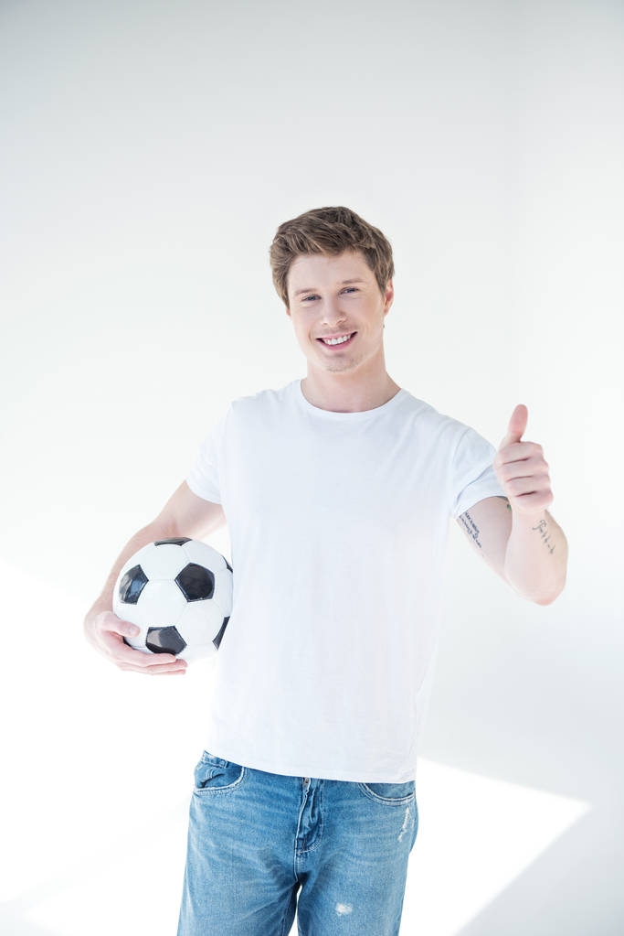 jeune homme avec ballon de football
 - Photo, image