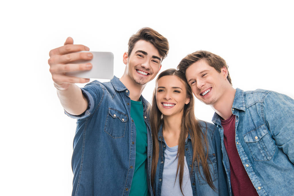 Nuoret ystävät ottavat selfie
 - Valokuva, kuva